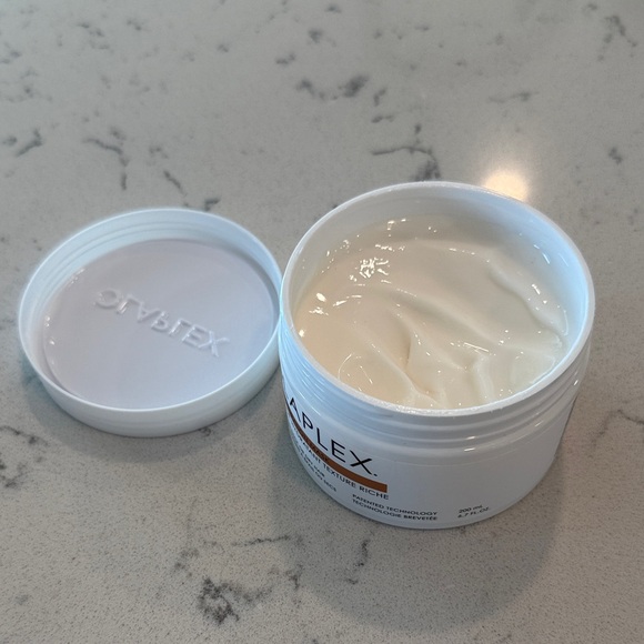 OLAPLEX Rich Hydration Mask - Picture 6 of 7